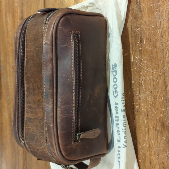 Aaron Leather Goods toiletries bag - Picture 6 of 7